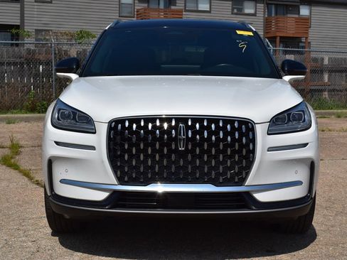 Used 2023 Lincoln Corsair Reserve w/ Equipment Group 201A AWD/4WD image 2