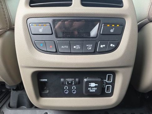 Used 2021 Honda Pilot Touring image 18