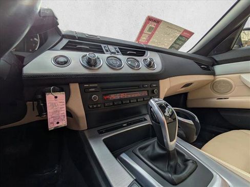 Used 2009 BMW Z4 sDrive35i image 16