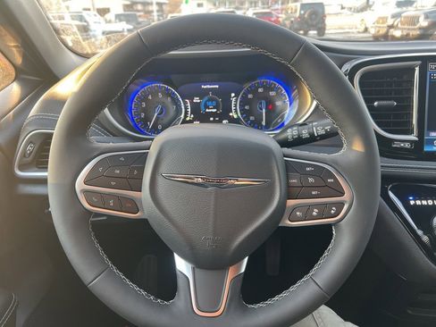 New 2026 Chrysler Pacifica Select image 23