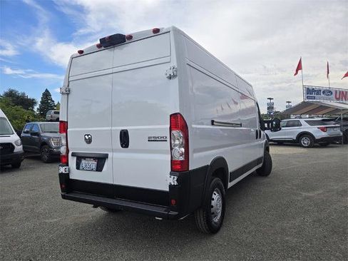 Used 2023 RAM ProMaster 2500 image 4