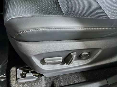 Certified 2025 Toyota Crown AWD/4WD image 17