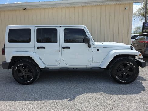 Used 2015 Jeep Wrangler Unlimited Sahara image 3