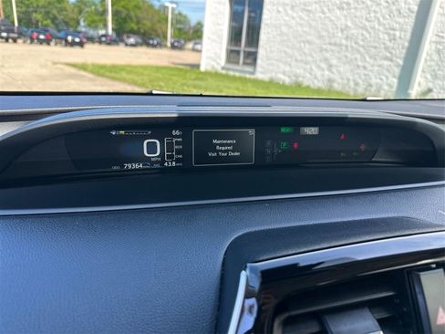 Used 2019 Toyota Prius XLE AWD/4WD image 16