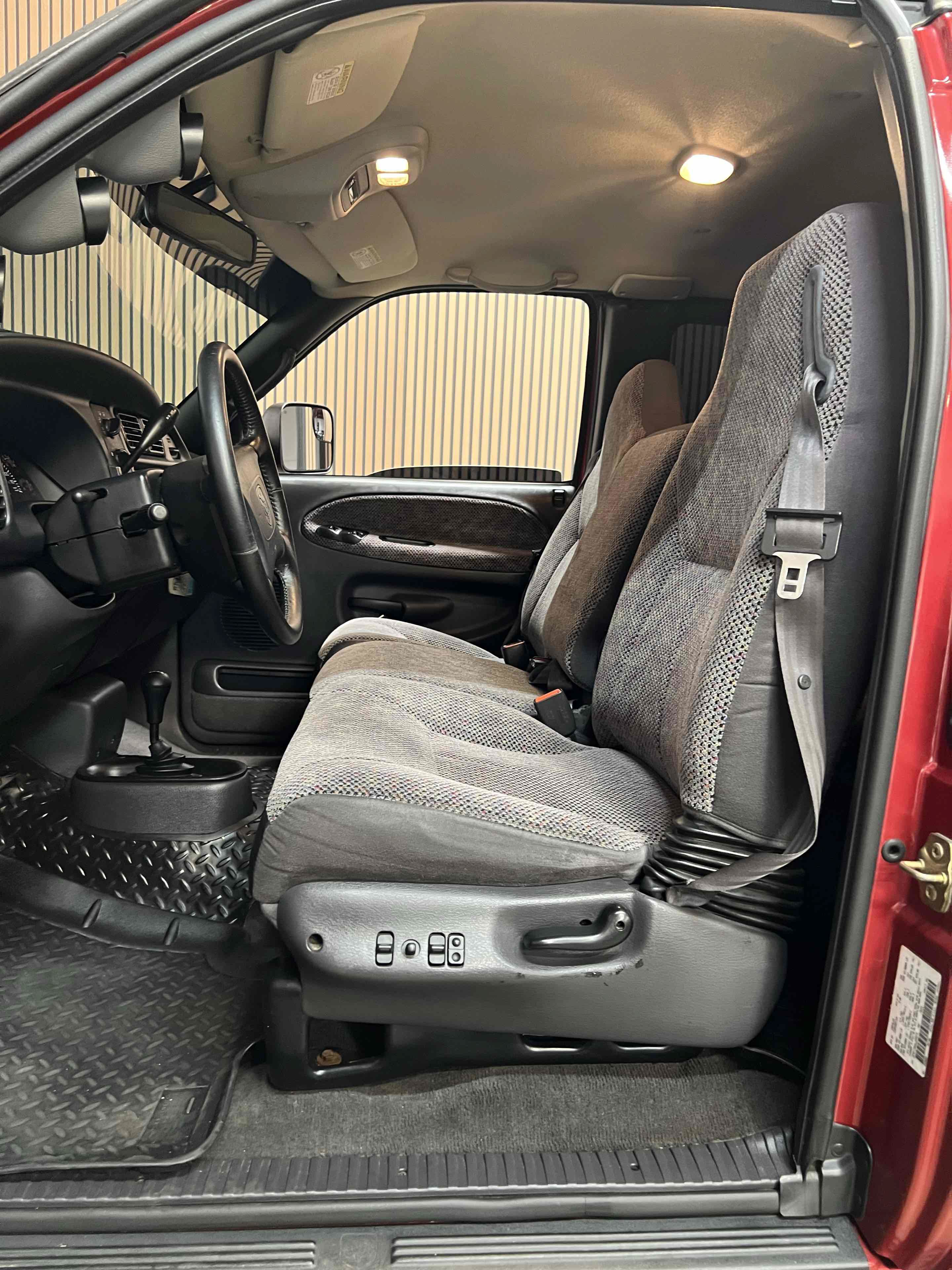Used 1998 Dodge Ram 2500 Truck 4x4 Quad Cab image 26