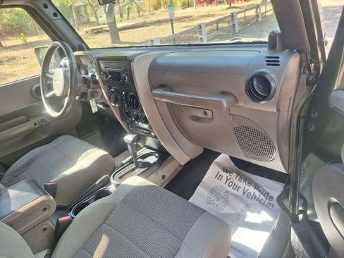 Used 2007 Jeep Wrangler Unlimited Sahara AWD/4WD image 11