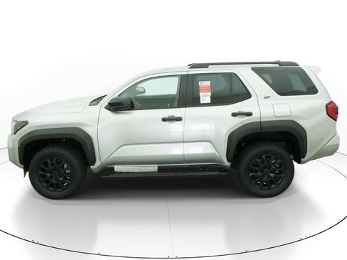 Used 2026 Toyota 4Runner SR5 RWD image 3