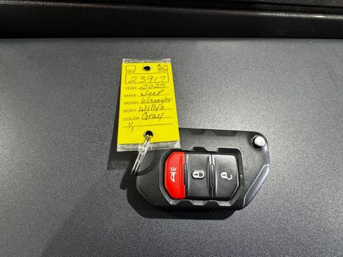 Used 2025 Jeep Wrangler Unlimited Sport AWD/4WD image 43