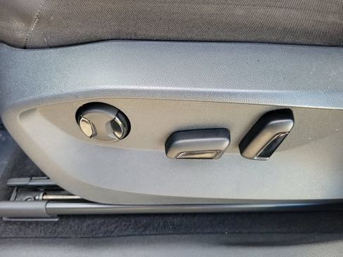 Certified 2023 Volkswagen Tiguan SE w/ Panoramic Sunroof Package FWD image 17