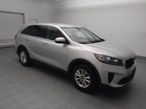 Used 2019 Kia Sorento L image 11