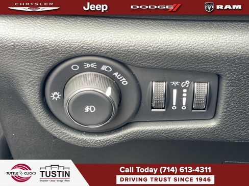 New 2026 Chrysler Pacifica Select FWD image 23