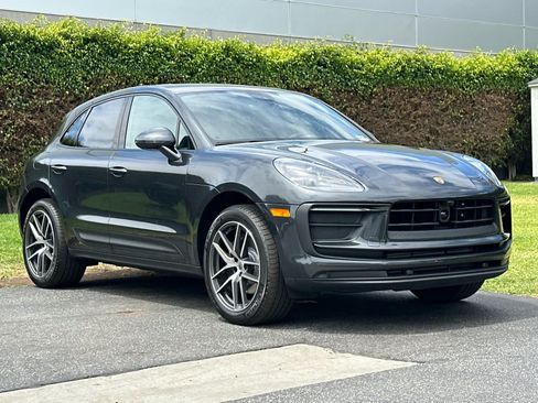 Certified 2025 Porsche Macan AWD/4WD image 10