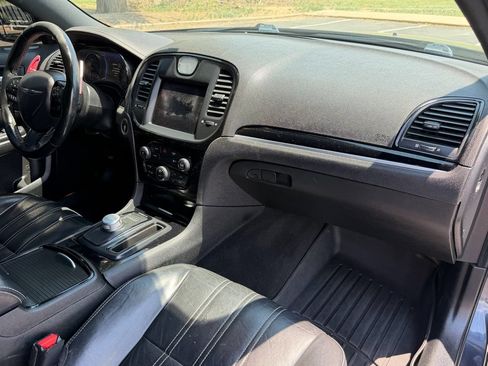 Used 2019 Chrysler 300 S AWD/4WD image 14
