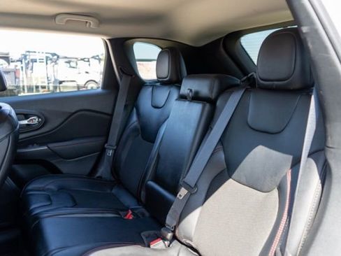 Used 2022 Jeep Cherokee Trailhawk w/ Technology Group B AWD/4WD image 14