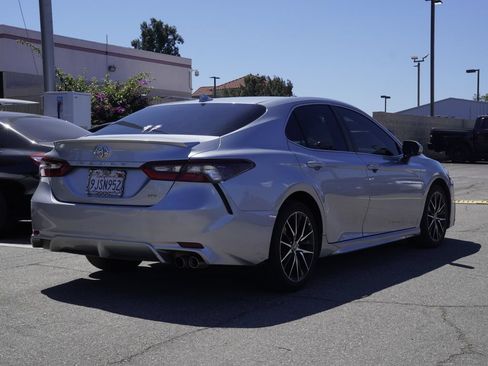 Used 2024 Toyota Camry SE FWD image 4