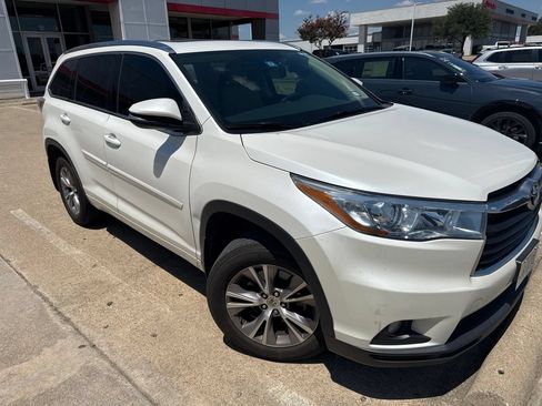 Used 2015 Toyota Highlander XLE FWD image 3