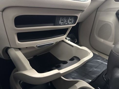 Used 2023 Chrysler Voyager LX image 46