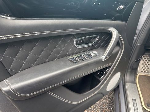 Used 2018 Bentley Bentayga Activity image 22