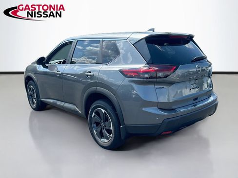 Used 2025 Nissan Rogue SV AWD/4WD image 6