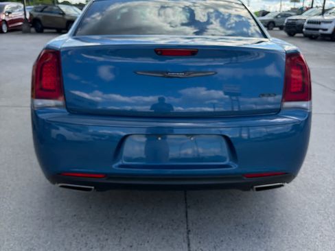 Used 2022 Chrysler 300 Touring w/ Sport Appearance Package RWD image 8