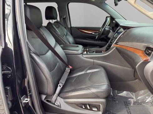 Used 2020 Cadillac Escalade 2WD image 24