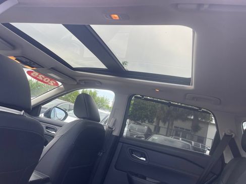 Certified 2025 Nissan Rogue SV FWD image 8