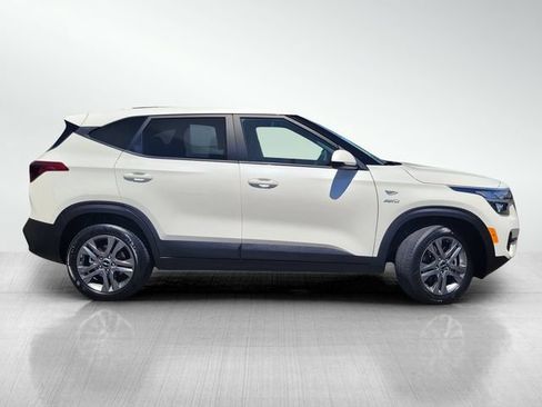 Used 2023 Kia Seltos LX AWD/4WD image 3