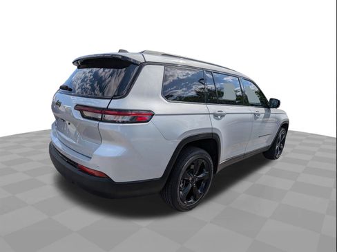 Used 2023 Jeep Grand Cherokee L Laredo AWD/4WD image 4