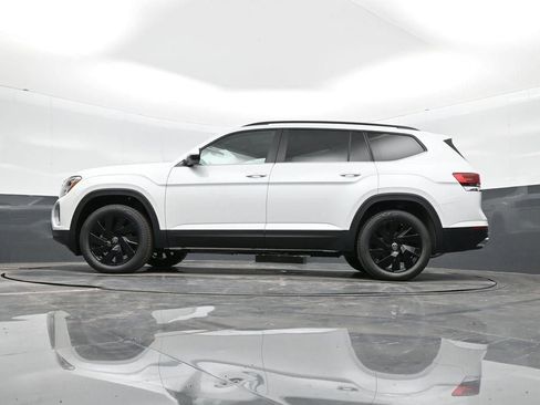 New 2026 Volkswagen Atlas SE FWD image 28
