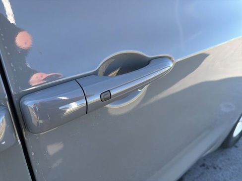 Used 2023 Chrysler Pacifica Touring-L FWD image 13