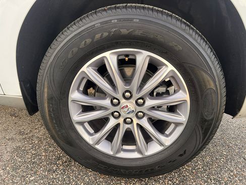 Used 2024 Buick Enclave Premium image 7