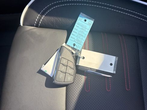 Used 2025 GMC Yukon XL AT4 Ultimate w/ LPO, AT4 Appearance Package AWD/4WD image 7