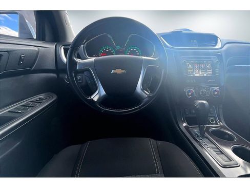 Used 2017 Chevrolet Traverse LT image 8