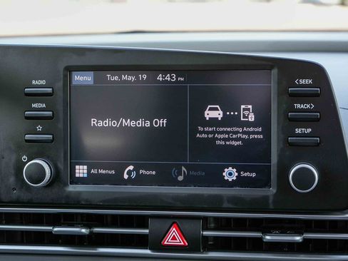 Used 2023 Hyundai Elantra SE FWD image 17