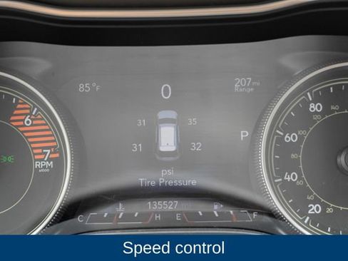 Used 2019 Jeep Cherokee Overland w/ Technology Group AWD/4WD image 29