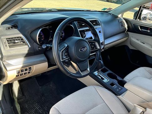 Used 2018 Subaru Outback 2.5i Premium image 11
