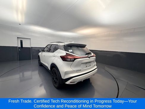Used 2023 Nissan Kicks SR w/ SR Premium Package FWD image 3