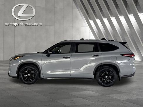 Used 2024 Toyota Highlander XLE image 1