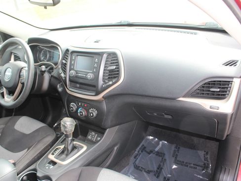 Used 2014 Jeep Cherokee Sport FWD image 29