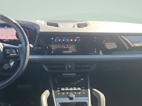 Used 2024 Porsche Cayenne image 17