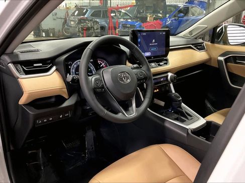 Used 2025 Toyota RAV4 XLE Premium AWD/4WD image 18