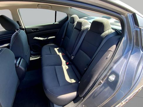 Used 2024 Nissan Altima 2.5 SV FWD image 18