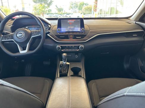 Used 2025 Nissan Altima 2.5 SV FWD image 34