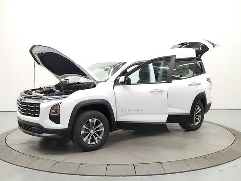 New 2026 Chevrolet Equinox LT w/ Convenience Package II FWD image 11