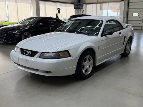 Used 2003 Ford Mustang Convertible RWD image 5