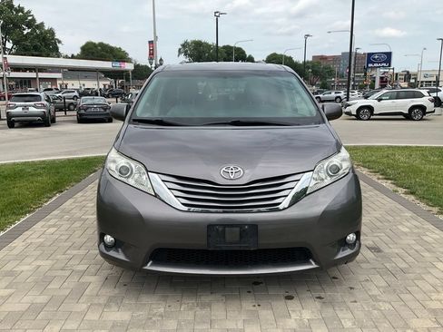 Used 2015 Toyota Sienna XLE AWD/4WD image 9