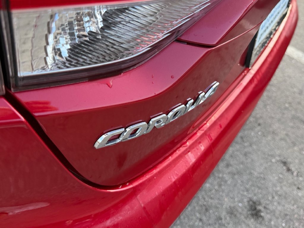 Used 2021 Toyota Corolla LE FWD image 14