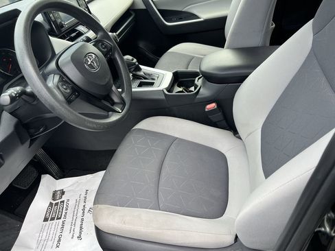 Used 2020 Toyota RAV4 XLE image 16
