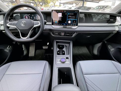 New 2026 Volkswagen Tiguan SE FWD image 5