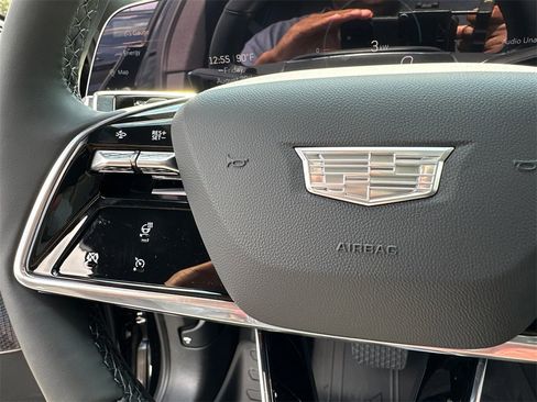 New 2025 Cadillac Lyriq Luxury image 24